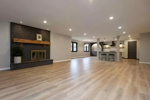 Living - 2329 E Meadow Dr, Springfield, MO 65804 photo 1 of 5