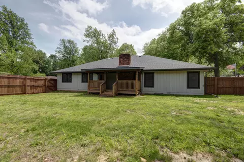 Exterior - 2329 E Meadow Dr, Springfield, MO 65804 photo 8 of 8
