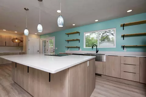 Kitchen - 1570 E Snider St, Springfield, MO 65803 photo 3 of 4