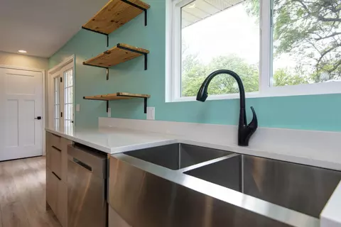 Kitchen - 1570 E Snider St, Springfield, MO 65803 photo 2 of 4