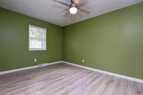 Bedroom - 1570 E Snider St, Springfield, MO 65803 photo 4 of 5