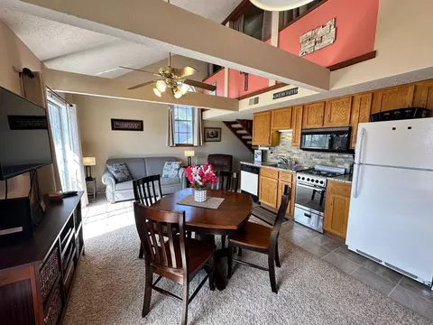 Dining - 18 Fall Creek Trl #8, Branson, MO 65616 photo 2 of 3