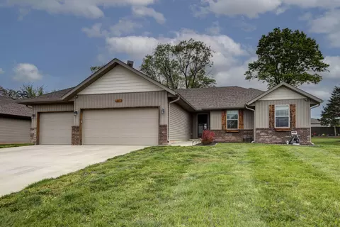 111 E Seminole St, Strafford, MO 65757