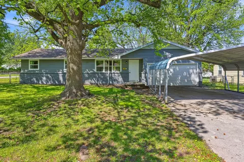 1459 S Luster Ave, Springfield, MO 65804