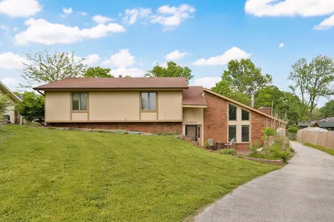 2925 E Clovis Cir, Springfield, MO 65804