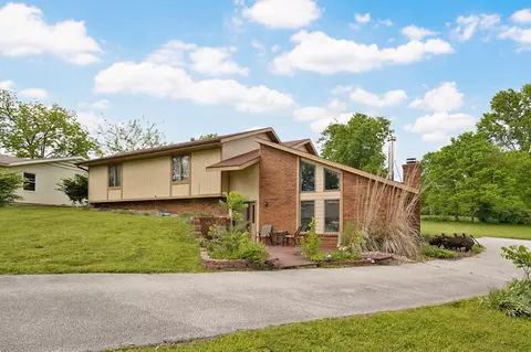 Exterior - 2925 E Clovis Cir, Springfield, MO 65804 photo 2 of 10