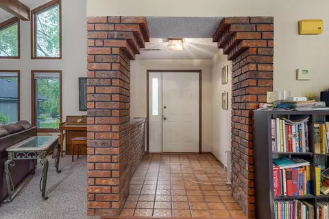 Entry Way - 2925 E Clovis Cir, Springfield, MO 65804 photo 1 of 2