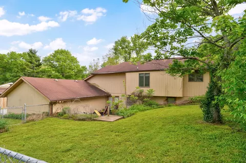 Exterior - 2925 E Clovis Cir, Springfield, MO 65804 photo 8 of 10