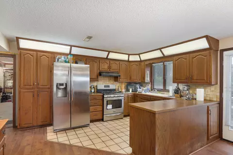 Kitchen - 2925 E Clovis Cir, Springfield, MO 65804 photo 2 of 3