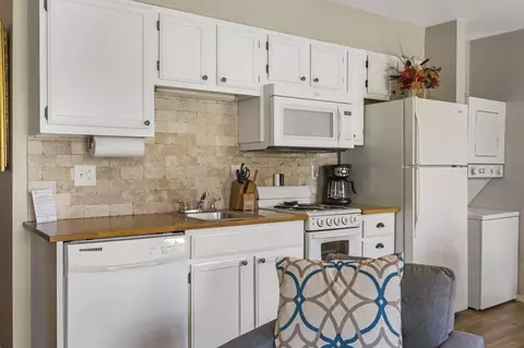 Kitchen - 26 Fall Creek Trl #5, Branson, MO 65616 photo 1 of 2