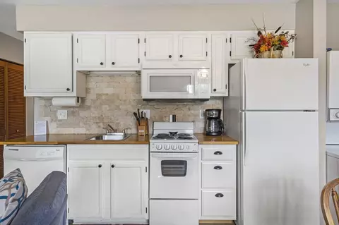 Kitchen - 26 Fall Creek Trl #5, Branson, MO 65616 photo 2 of 2