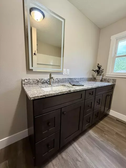 Bath - 313 E Grant St, Clever, MO 65631 photo 4 of 4