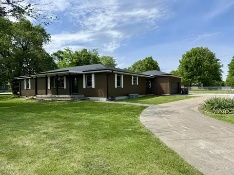313 E Grant St, Clever, MO 65631