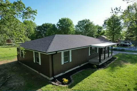Exterior - 313 E Grant St, Clever, MO 65631 photo 3 of 5