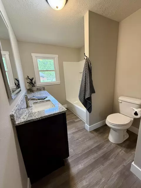 Bath - 313 E Grant St, Clever, MO 65631 photo 3 of 4