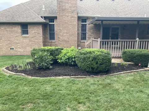 Exterior - 3700 E Dartmoor Ct, Springfield, MO 65802 photo 7 of 10
