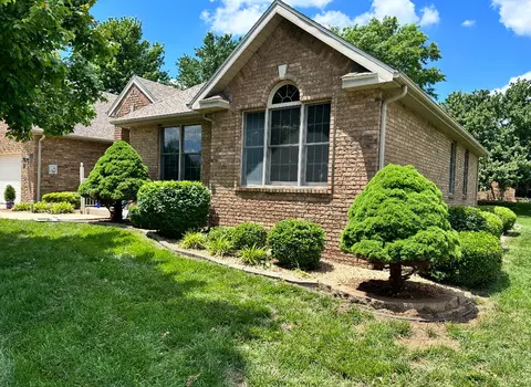 Exterior - 3700 E Dartmoor Ct, Springfield, MO 65802 photo 3 of 10
