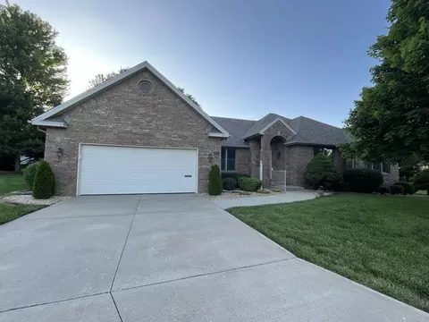 Exterior - 3700 E Dartmoor Ct, Springfield, MO 65802 photo 2 of 10