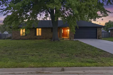 6849 W Dogwood St, Springfield, MO 65802