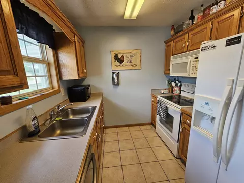Kitchen - 211 Arrowhead Rd, Willard, MO 65781 photo 3 of 6