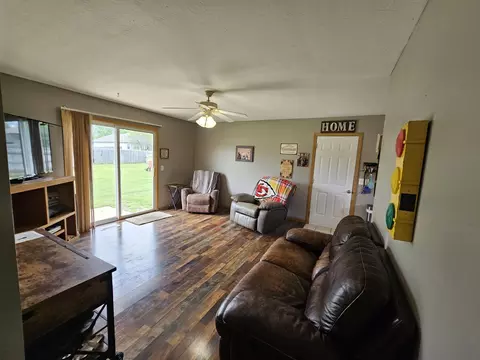 Living - 211 Arrowhead Rd, Willard, MO 65781 photo 2 of 4