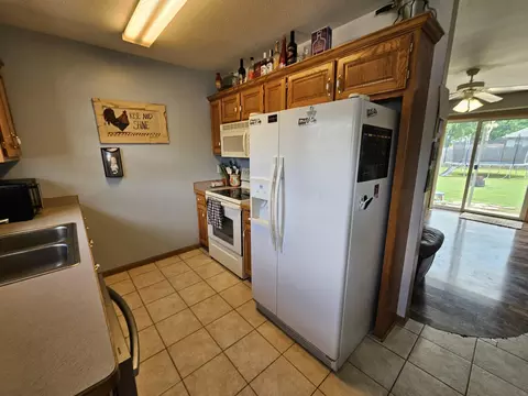 Kitchen - 211 Arrowhead Rd, Willard, MO 65781 photo 4 of 6