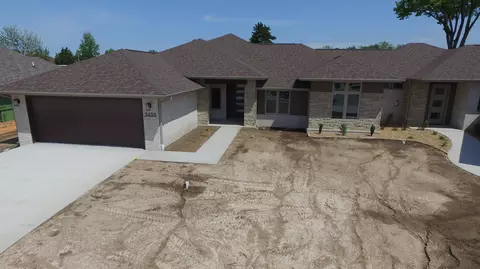 2433 E Swallow St, Springfield, MO 65804