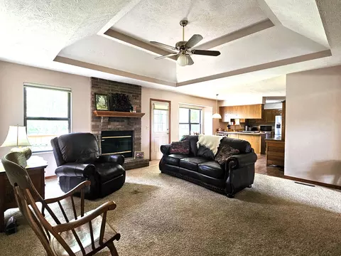 Living - 2921 E Lark St, Springfield, MO 65804 photo 2 of 3