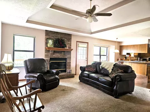 Living - 2921 E Lark St, Springfield, MO 65804 photo 1 of 3