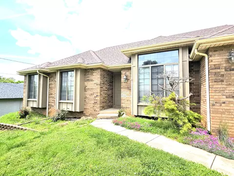 Exterior - 2921 E Lark St, Springfield, MO 65804 photo 4 of 15