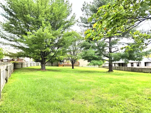 Exterior - 2921 E Lark St, Springfield, MO 65804 photo 11 of 15