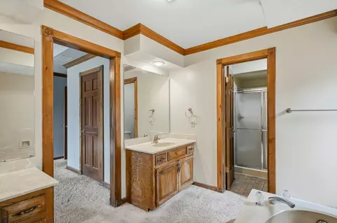Bath - 1915 E Canterbury St, Springfield, MO 65804 photo 4 of 7