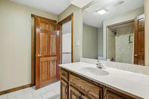 Bath - 1915 E Canterbury St, Springfield, MO 65804 photo 6 of 7