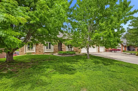 Exterior - 1915 E Canterbury St, Springfield, MO 65804 photo 2 of 9