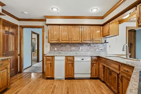 Kitchen - 1915 E Canterbury St, Springfield, MO 65804 photo 2 of 4