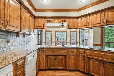 Kitchen - 1915 E Canterbury St, Springfield, MO 65804 photo 3 of 4