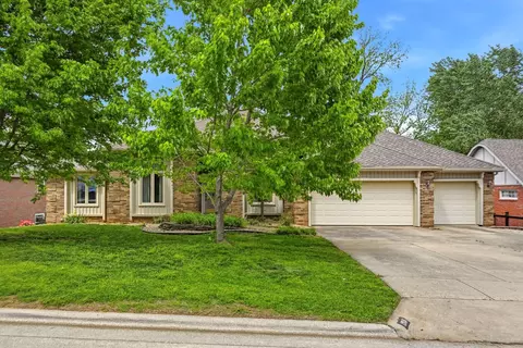 1915 E Canterbury St, Springfield, MO 65804
