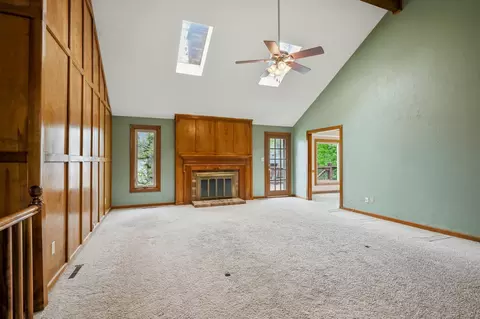 Living - 1915 E Canterbury St, Springfield, MO 65804 photo 2 of 6
