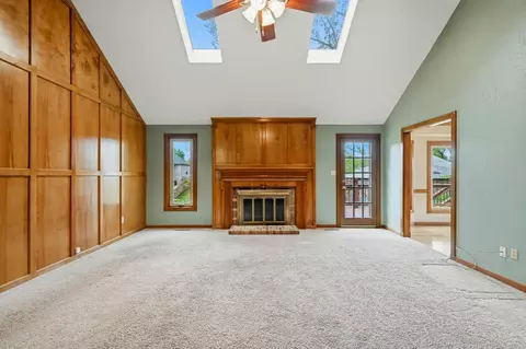 Living - 1915 E Canterbury St, Springfield, MO 65804 photo 1 of 6