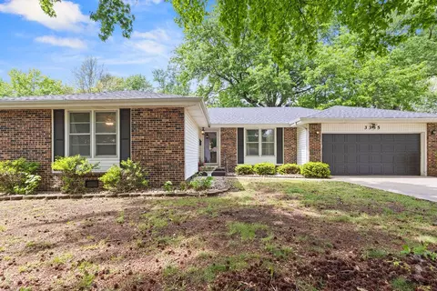 3355 S Robberson Ave, Springfield, MO 65807