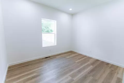 Bedroom - 1232 E Paragon Ave, Springfield, MO 65803 photo 6 of 8