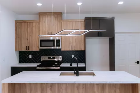 Kitchen - 1232 E Paragon Ave, Springfield, MO 65803 photo 2 of 4