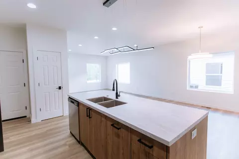 Kitchen - 1232 E Paragon Ave, Springfield, MO 65803 photo 3 of 4