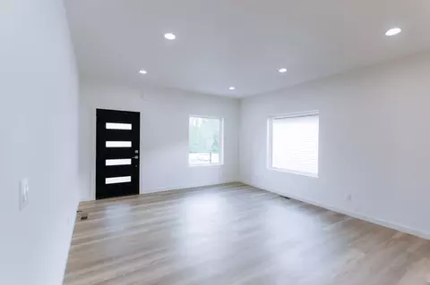 Living - 1232 E Paragon Ave, Springfield, MO 65803 photo 2 of 6