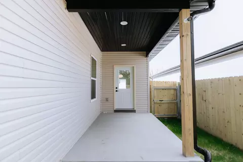 Exterior - 1232 E Paragon Ave, Springfield, MO 65803 photo 5 of 6