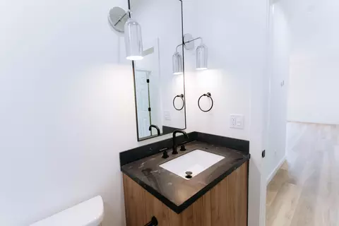 Bath - 1232 E Paragon Ave, Springfield, MO 65803 photo 5 of 6