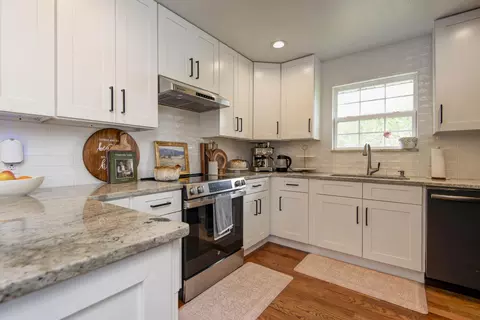 Kitchen - 293 Quarry Loop, Sparta, MO 65753 photo 2 of 5
