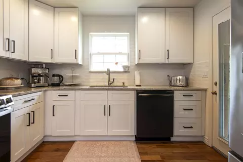 Kitchen - 293 Quarry Loop, Sparta, MO 65753 photo 3 of 5