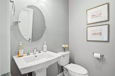 Bath - 4702 Cobble Creek Dr, Springfield, MO 65809 photo 5 of 8