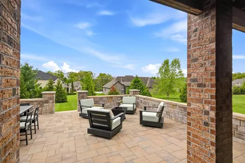 Exterior - 4702 Cobble Creek Dr, Springfield, MO 65809 photo 8 of 12